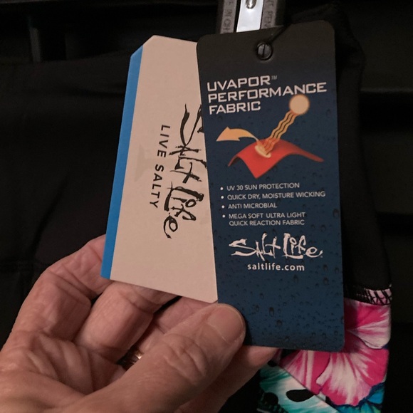 Salt Life UVAPOR Performance shorts - Picture 3 of 6